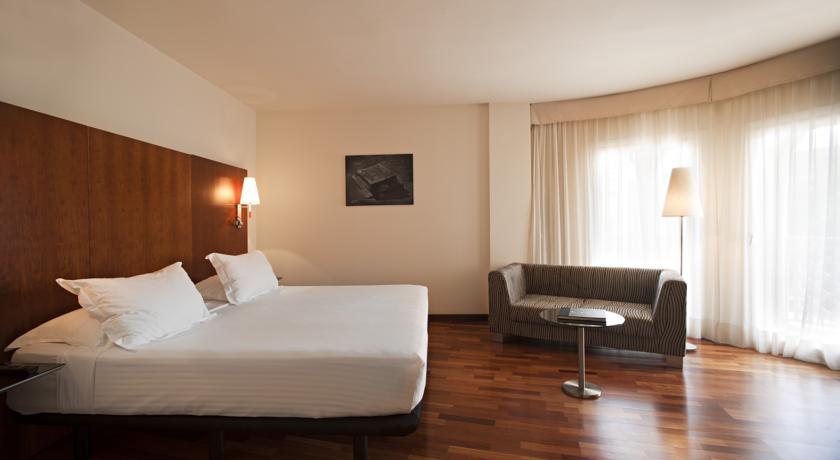 โรงแรมเอซี ลา ลิเนีย ลาลิเนียเดลากอนเซ็ปซีออน ภายนอก รูปภาพ